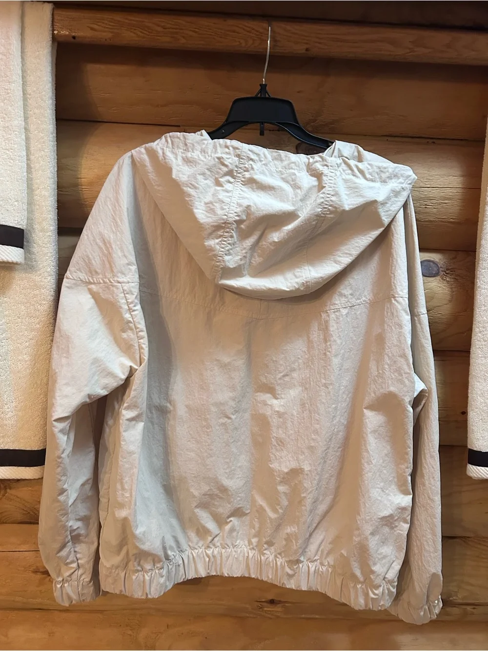 Vuori Ventana Hooded Jacket - Picture 14 of 15